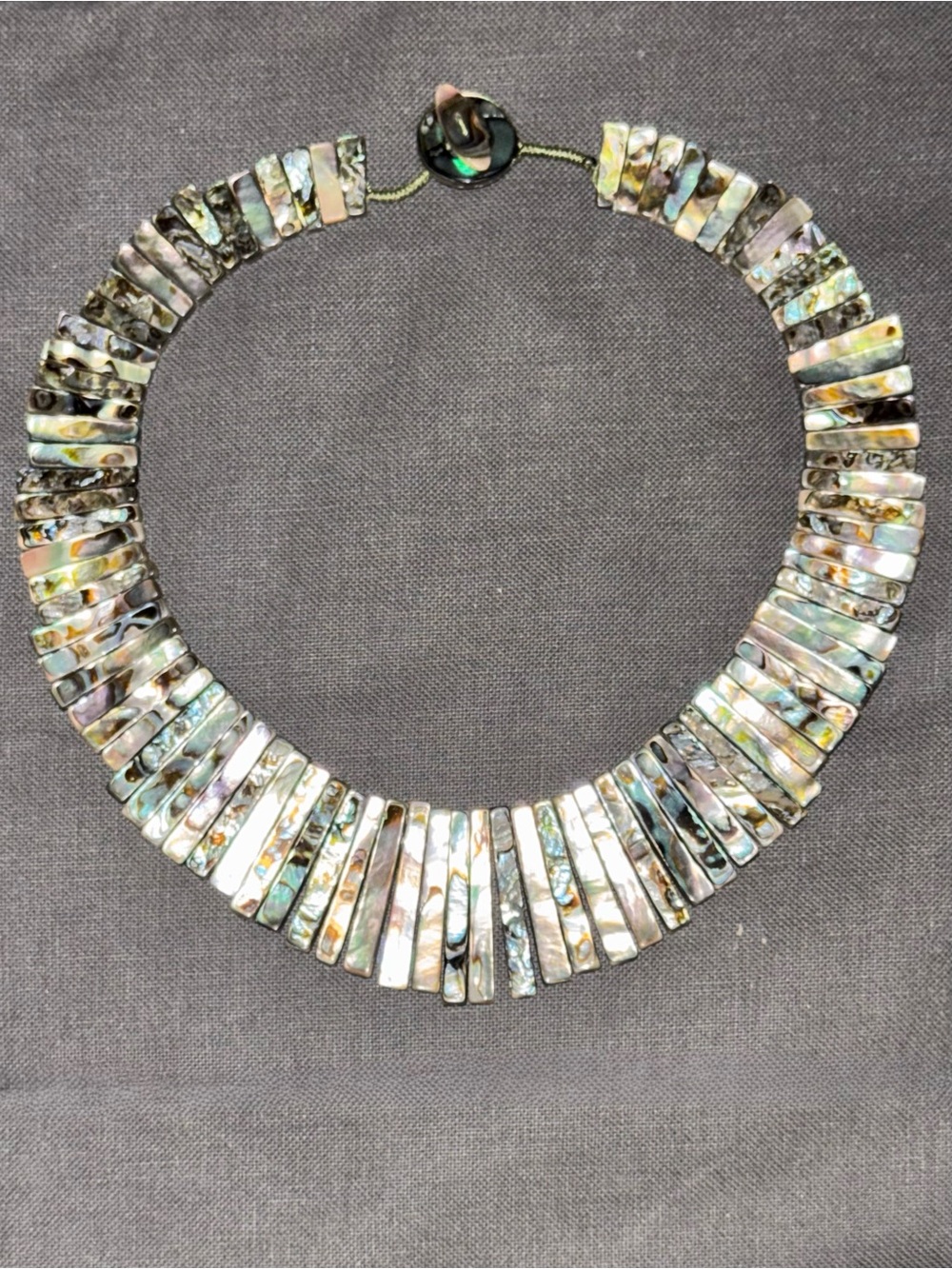 2-in-1 Reversible necklace - Natural Mother of Pearl & Iridescent Abalone Choker - Picture 3 of 8